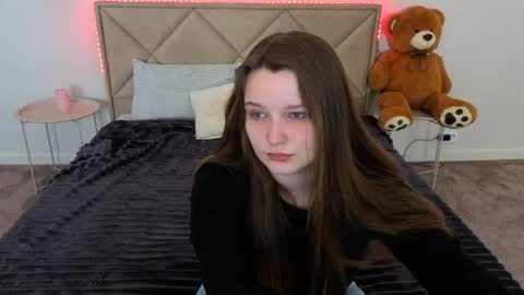 Snapshot of magicpeachhs chatting on April 2026 05:41:02 AM Emily online show from April 2026 05:41:02 AM