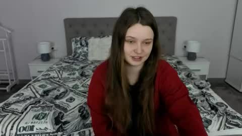 Snapshot of magicpeachhs chatting on May 2026 05:35:02 AM Emily online show from May 2026 05:35:02 AM