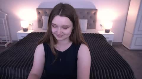 Snapshot of magicpeachhs chatting on May 2026 08:06:02 PM Emily online show from May 2026 08:06:02 PM