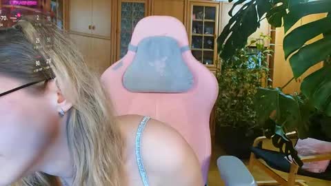 Nicole online show from February 2025 04:44:01 AM