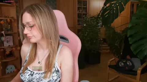 Nicole online show from October 2025 10:30:01 PM