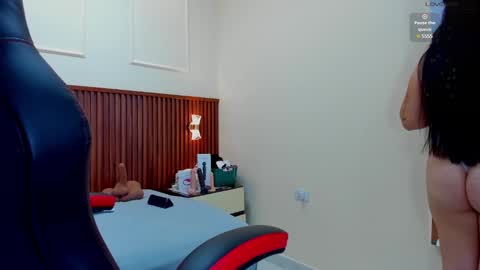 magievans1 online show from February 2025 12:36:01 PM