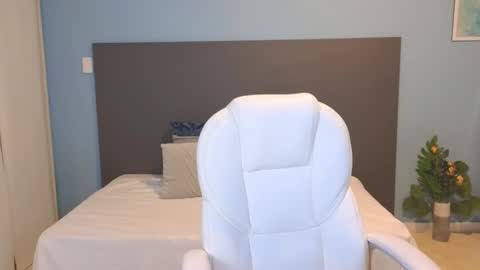 Maiaa Ruiz  online show from January 2025 01:40:01 PM