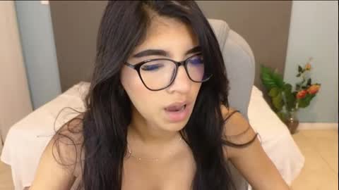 Maiaa Ruiz  online show from October 2025 02:47:01 PM