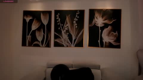  Maia  online show from November 2025 11:33:01 AM