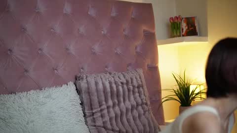  Maia  online show from November 2025 09:24:02 PM