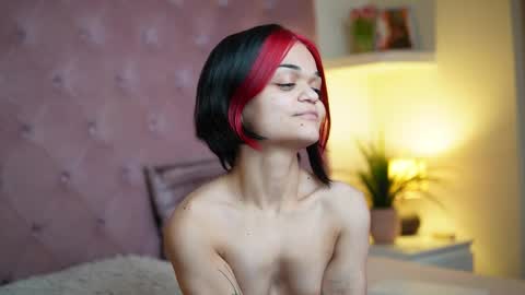  Maia  online show from December 2025 07:53:02 PM