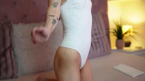  Maia  online show from March 2026 08:14:01 PM