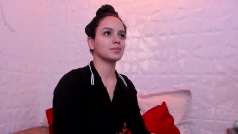 Maia  online show from September 2025 12:06:01 PM