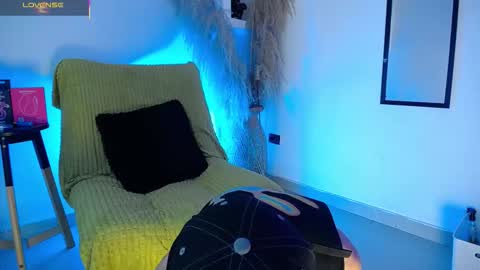 Maiky Cooper online show from September 2025 08:54:02 PM