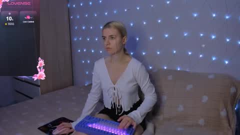Snapshot of mailin_harrington chatting on October 2025 03:24:01 PM Your kitty online show from October 2025 03:24:01 PM