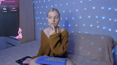 Snapshot of mailin_harrington chatting on October 2025 03:35:01 PM Your kitty online show from October 2025 03:35:01 PM