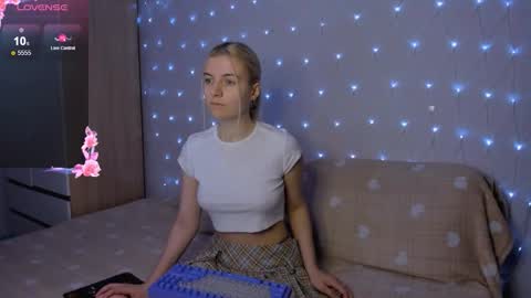 Snapshot of mailin_harrington chatting on October 2025 03:57:02 PM Your kitty online show from October 2025 03:57:02 PM