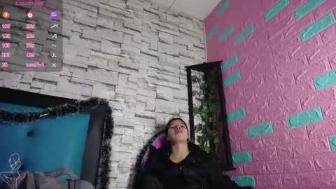 Snapshot of maily_can chatting on December 2025 12:43:01 PM MAILY CAN online show from December 2025 12:43:01 PM