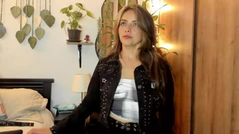 Snapshot of mailynfoxx chatting on June 2026 03:33:01 AM Mailyn Foxx online show from June 2026 03:33:01 AM