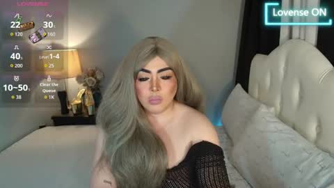 Snapshot of majestydannaxx chatting on April 2026 03:52:01 AM majestydannaxx online show from April 2026 03:52:01 AM