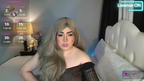 Snapshot of majestydannaxx chatting on April 2026 02:53:02 AM majestydannaxx online show from April 2026 02:53:02 AM