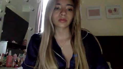 Snapshot of majo_gomezz chatting on April 2026 10:23:01 PM majo_gomezz online show from April 2026 10:23:01 PM