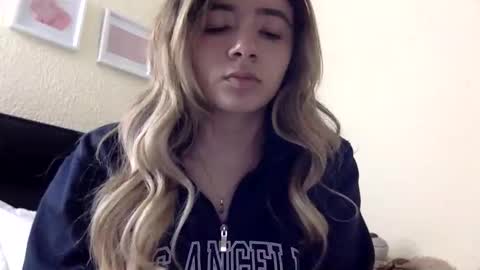 Snapshot of majo_gomezz chatting on May 2026 02:51:02 AM majo_gomezz online show from May 2026 02:51:02 AM