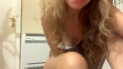 makemedanc online show from October 2025 05:57:02 PM