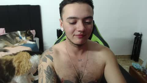 Snapshot of male_pussy chatting on April 2026 02:18:01 AM ADAM online show from April 2026 02:18:01 AM