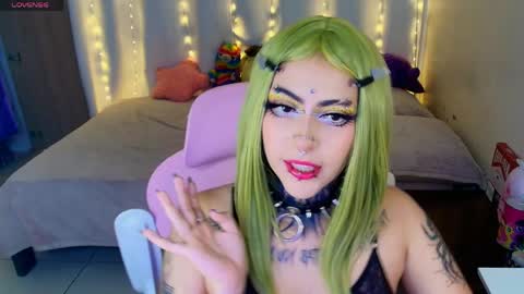 maliciaxpoison online show from May 2026 04:07:02 AM