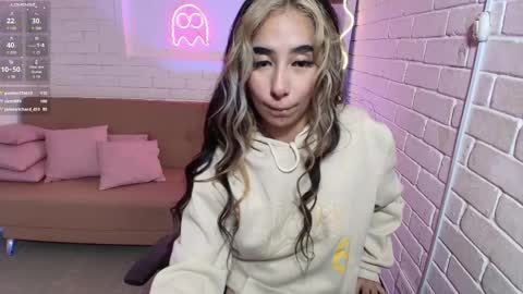 Snapshot of malory_tay chatting on March 2025 01:14:02 AM Malory online show from March 2025 01:14:02 AM