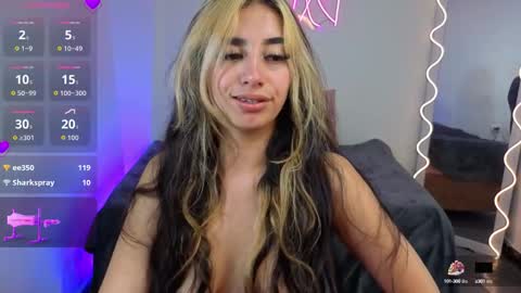 Snapshot of malory_tay chatting on September 2025 12:15:01 AM Malory online show from September 2025 12:15:01 AM