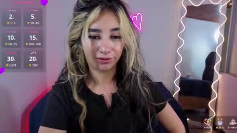 Snapshot of malory_tay chatting on October 2025 07:01:02 PM Malory online show from October 2025 07:01:02 PM