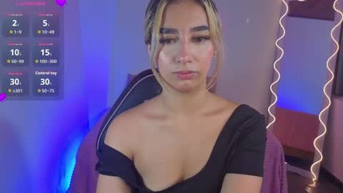 Snapshot of malory_tay chatting on October 2025 07:08:01 PM Malory online show from October 2025 07:08:01 PM