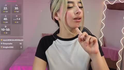 Snapshot of malory_tay chatting on December 2025 07:34:02 PM Malory online show from December 2025 07:34:02 PM