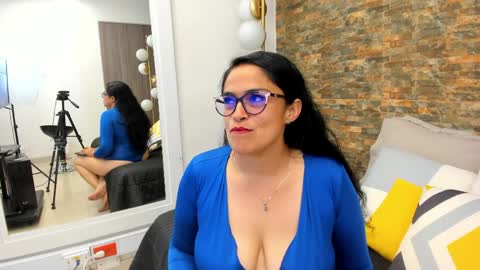 Snapshot of malurivers chatting on April 2026 03:40:02 AM Milu online show from April 2026 03:40:02 AM