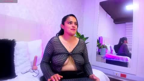 Snapshot of malurivers chatting on April 2026 03:45:02 AM Milu online show from April 2026 03:45:02 AM