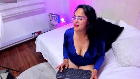 Snapshot of malurivers chatting on April 2026 03:44:02 AM Milu online show from April 2026 03:44:02 AM