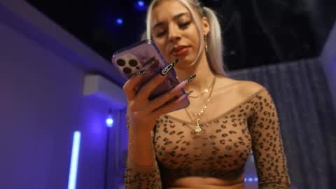 Snapshot of mandypeas chatting on October 2025 06:33:01 AM Anto Lovense is Active My pleasure is in your hands Private is Open online show from October 2025 06:33:01 AM