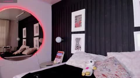 manelyk_evanss online show from March 2026 07:50:01 PM