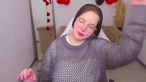 manic_pixie_ online show from February 2026 04:01:01 PM