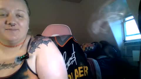 Snapshot of manicpixiepop chatting on June 2026 12:57:02 AM ManicPixiePop online show from June 2026 12:57:02 AM
