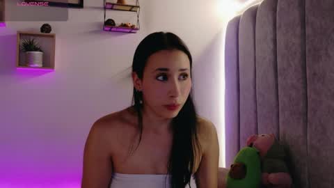 Snapshot of manu_montoya_ chatting on April 2026 06:35:01 PM Manu online show from April 2026 06:35:01 PM