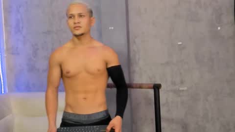 Manuel online show from November 2025 02:02:01 AM