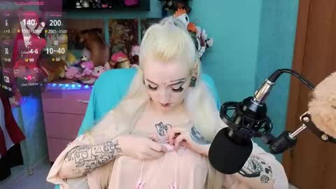 Manuela online show from February 2025 12:52:02 AM