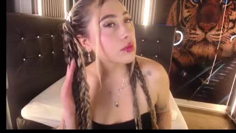 Manuela  online show from November 2025 06:02:02 AM