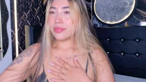 Snapshot of manuelaveelez chatting on May 2026 05:01:02 AM Manuela online show from May 2026 05:01:02 AM