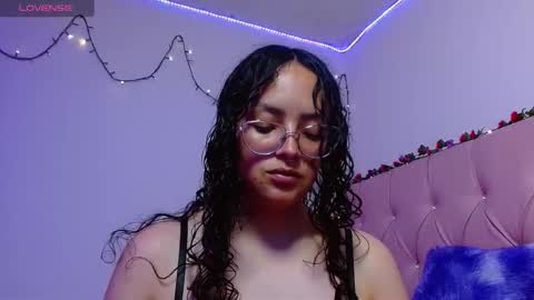 Manu  online show from December 2025 10:26:01 PM