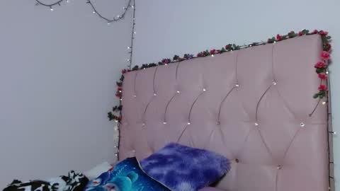 Manu  online show from December 2025 09:19:02 PM