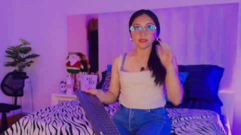 Mara online show from December 2025 08:37:02 PM