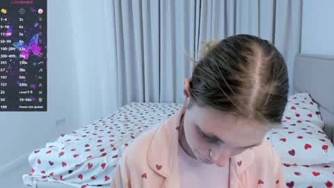 Mia online show from April 2026 07:25:01 PM