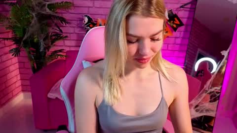 Snapshot of margo_robbbie chatting on October 2025 01:13:02 AM margo_robbbie online show from October 2025 01:13:02 AM