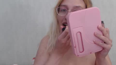 Snapshot of margo_shine chatting on October 2025 10:56:01 AM margo_shine online show from October 2025 10:56:01 AM
