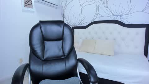 Margot  online show from January 2025 12:07:02 PM